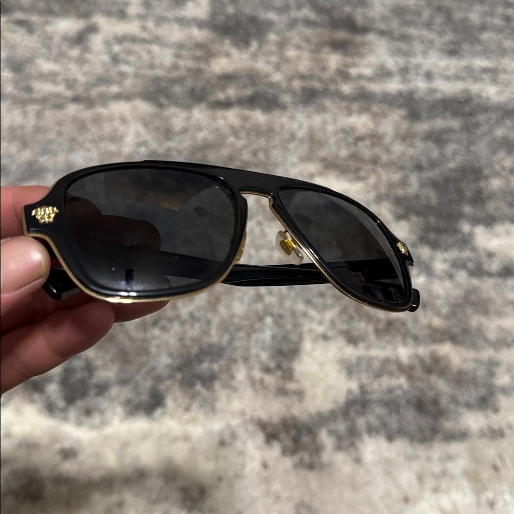 Versace Sunglasses Mod.2199 used unisex polarized Pre Loved Black Gold Designer - Picture 10 of 14